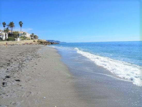 1 Bedroom Beachfront Apartment At Torecilla Beach Nerja Exterior photo